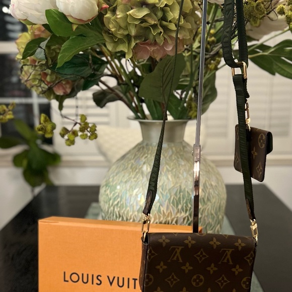 💎AUTHENTIC 💎 pre-loved LV Felicie Strap & Go Monogram Khaki Green/Ebony - Picture 4 of 7